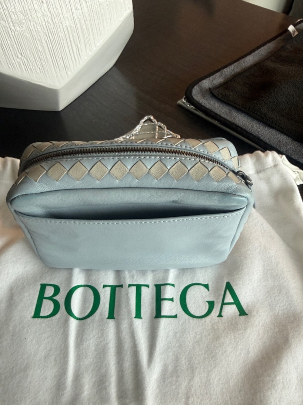 Bottega Veneta Pale Blue Intrecciato Leather Cosmetic Pouch - Picture 3 of 5